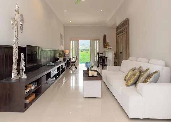 Maica Villa Lovina